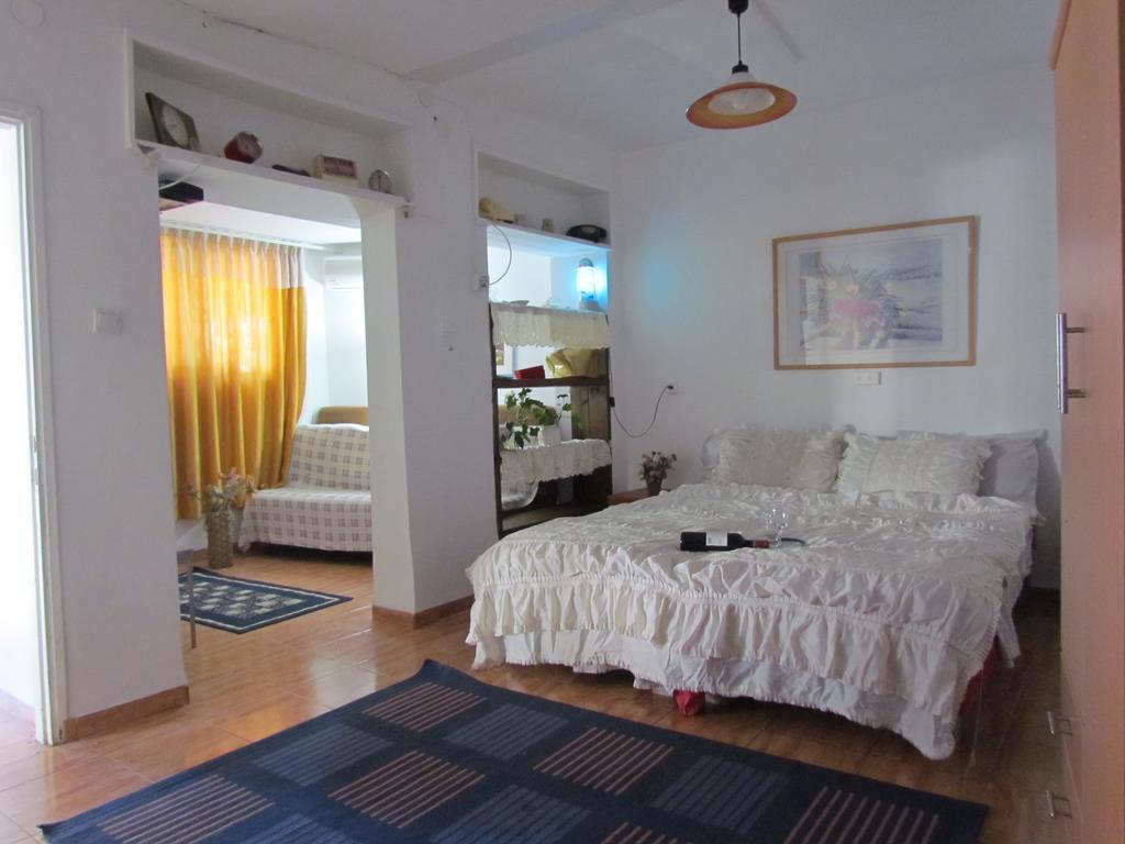 Zipi Orhan Acre Phòng bức ảnh
